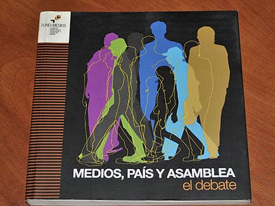 Medios, país y Asamblea: El debate