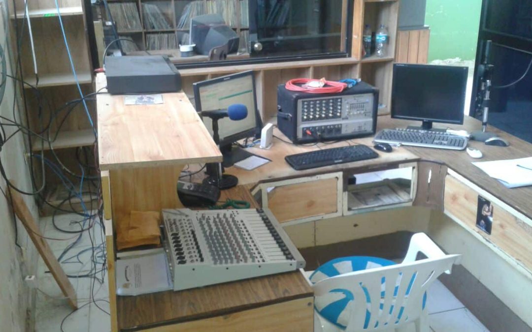 Algunos medios afectados por el terremoto retoman transmisiones