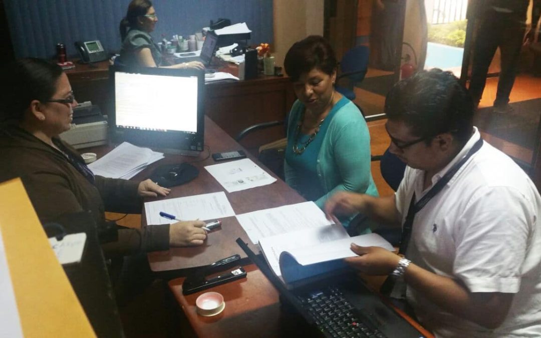 Costosas consultorías y tiempo insuficiente marcan concurso de frecuencias en Manabí