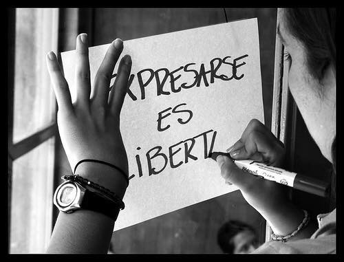 Aplicación de la LOC y criterios para otorgar frecuencias de radio y TV preocupan a la RELE, mientras que Freedom House ubica al Ecuador dentro de los países «sin prensa libre»