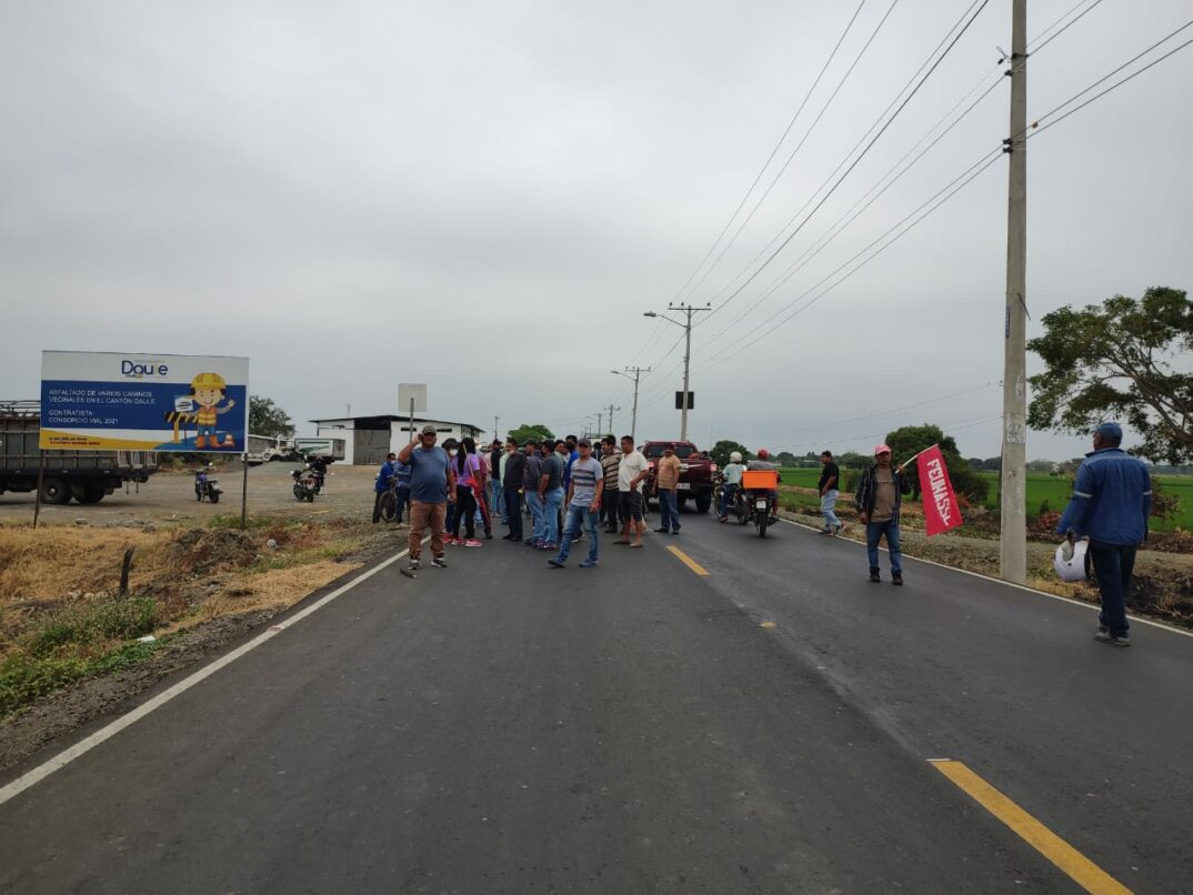 Amenazóa a periodista y camarógrafo durante cobertura de protestas en Daule