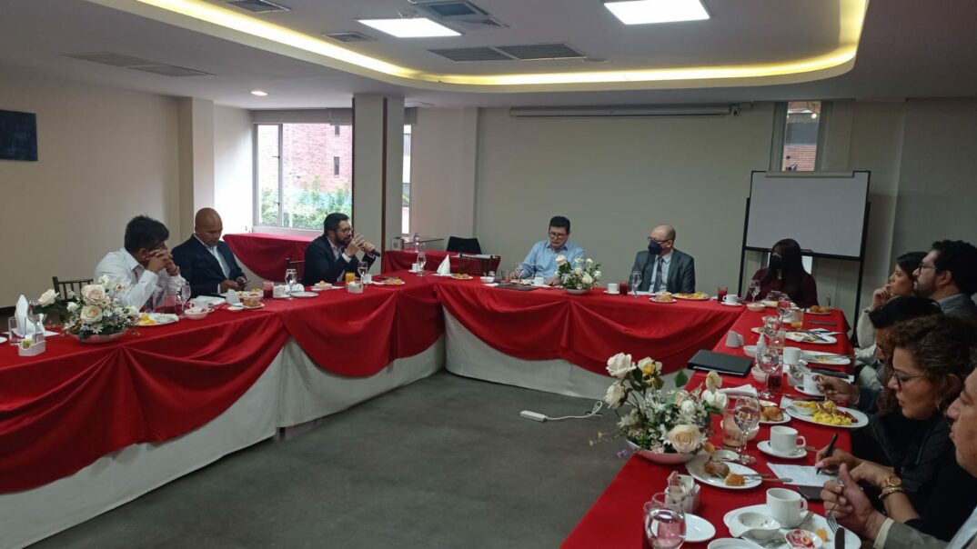 Asambleístas se reunieron con Fundamedios para hablar sobre los estándares de libertad de expresión￼