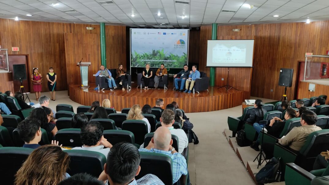 Periodistas debaten en Puyo sobre la importancia de contar historias de la Amazonía