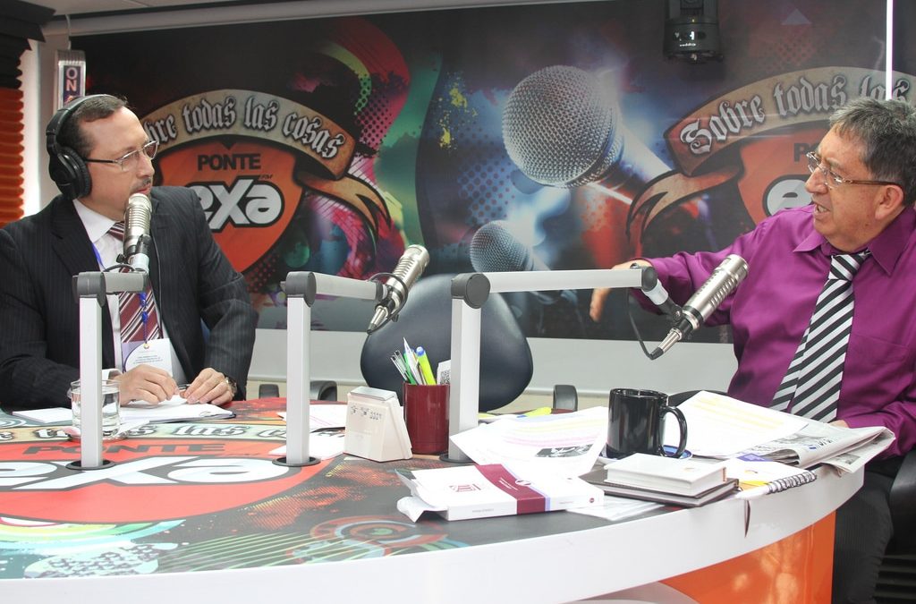 Cadena advierte a periodista y analista con aplicación del código penal