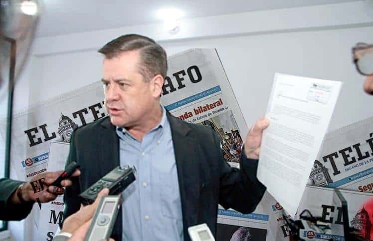 Legislador de oposición anuncia demanda a diario estatal por diez millones de dólares