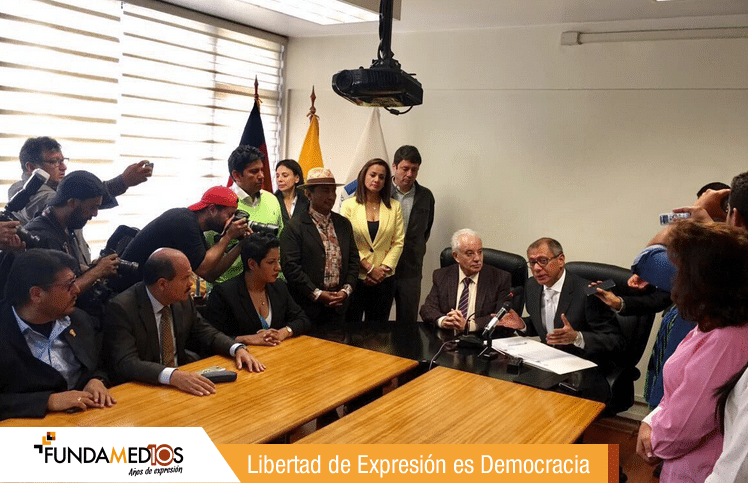 Vicepresidente-candidato presenta denuncia por calumnias y acusa a diario de difamarlo