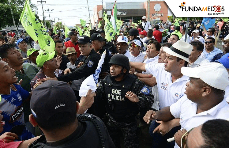Manifestantes del oficialismo impide que candidato de oposición cumpla con agenda de medios