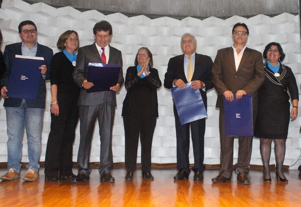 Fundamedios homenajeado junto a más de 30 periodistas, medios y organizaciones