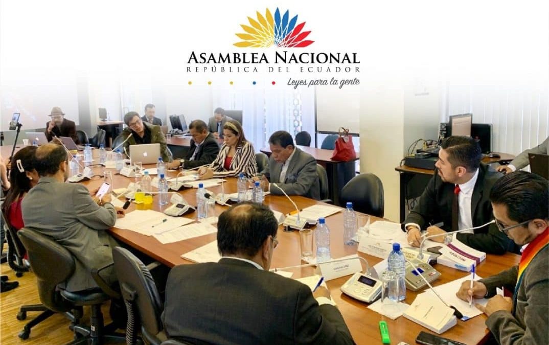 Comisión legislativa apoya moción de no regular plataformas digitales