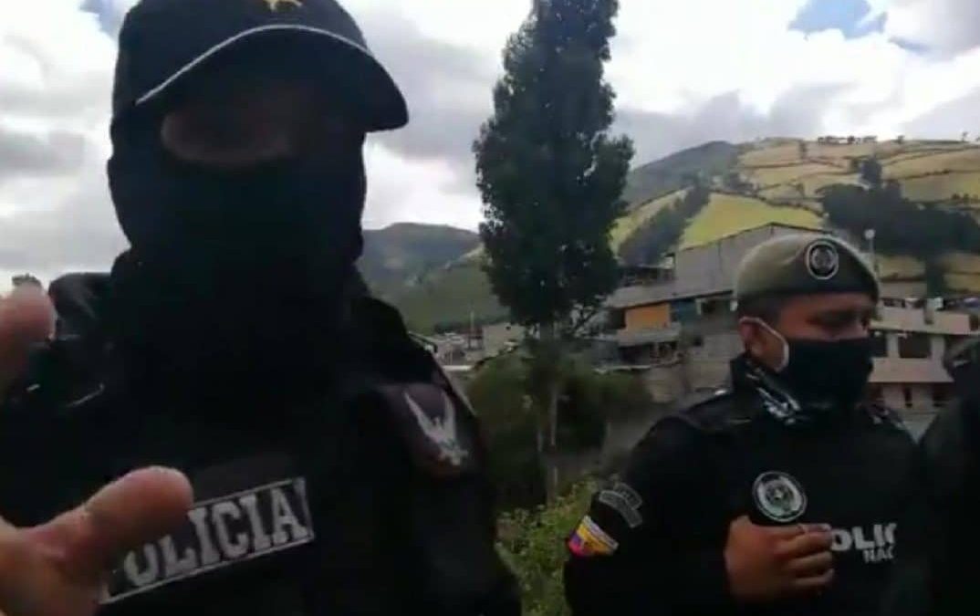 Policía intimida a periodista por su condición de mujer