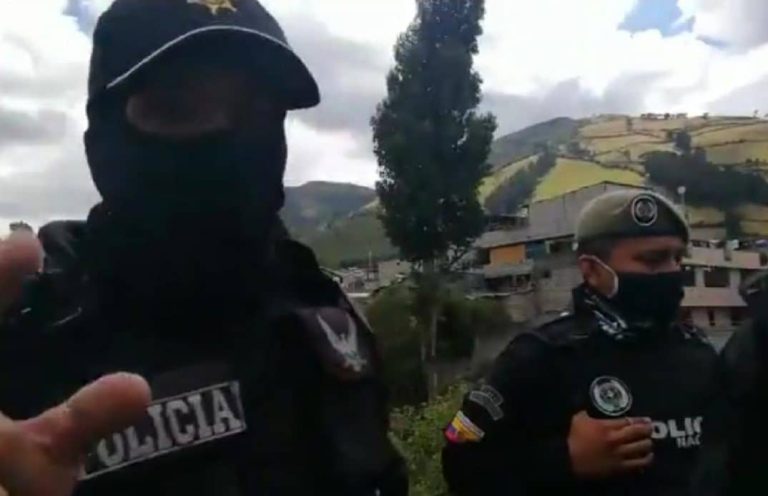 Policía intimida a periodista por su condición de mujer