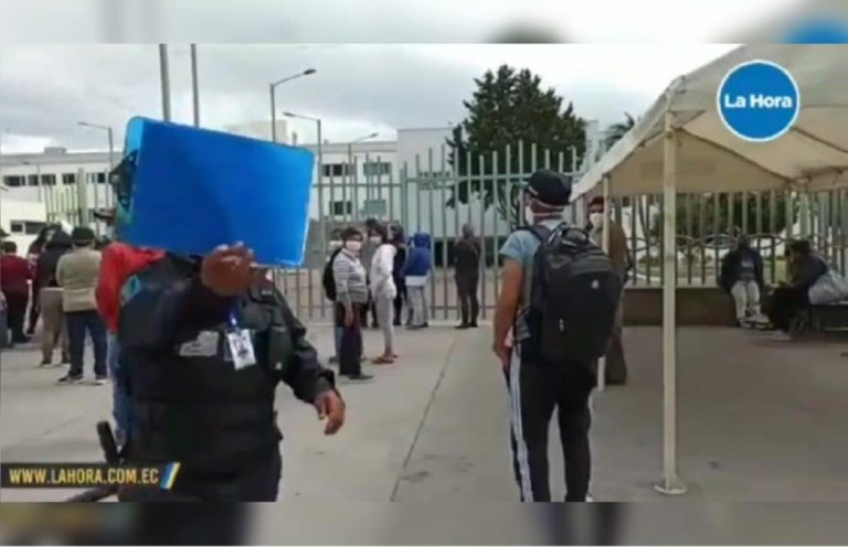 Periodista de Tungurahua es impedido de reportar afuera de un hospital