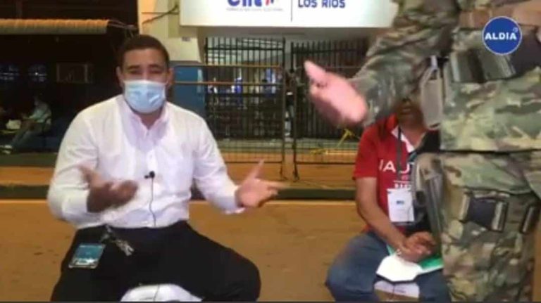 Militares impiden el  trabajo de un periodista en delegación electoral de Los Ríos