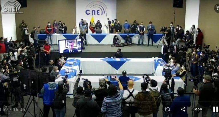 CNE impide a la prensa cobertura del diálogo entre Guillermo Lasso y Yaku Pérez 