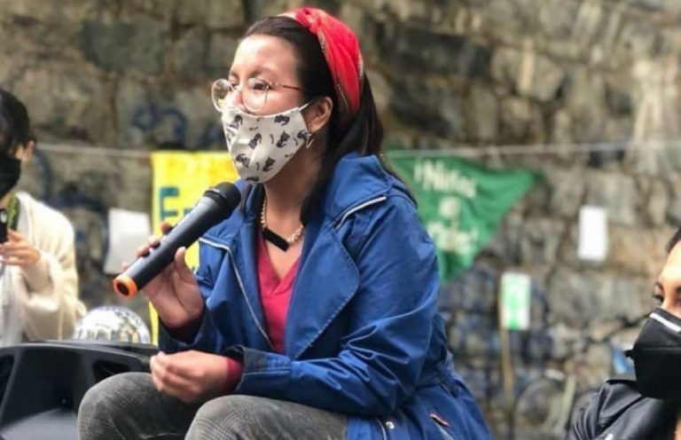 Panfletos con rostro de activista fueron colocados en el Centro de Cuenca