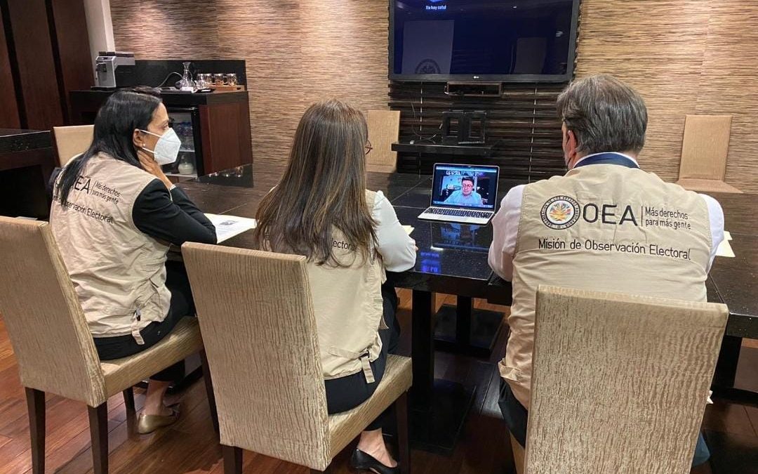 Fundamedios y la Misión Electoral de la OEA en Ecuador mantuvieron reunión
