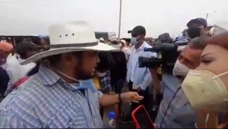 Equipo de prensa de TC televisión fue impedido de realizar la cobertura del paro de los agricultores en Nobol 