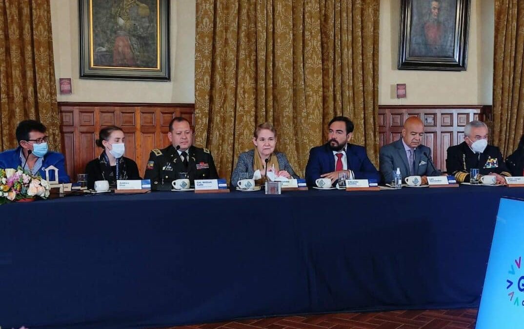 Ministros del área de seguridad se reúnen con periodistas para conversar sobre mecanismos de protección