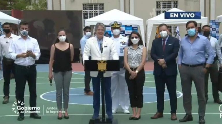 Se corta abruptamente la transmisión de una improvisada rueda de prensa del Presidente de la República 