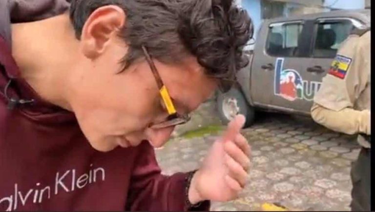 Teniente Político de Huigra agrede a equipo periodístico