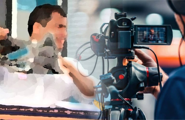 Expresidente Rafael Correa critica a medios de comunicación y a periodista durante entrevista en radio colombiana